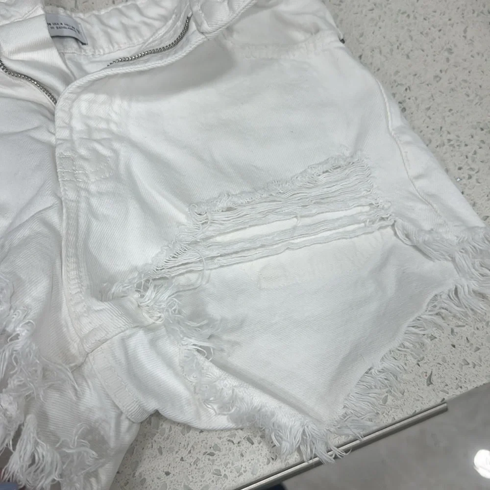 WHITE HIGH RISE ZARA SHORTS - Picture 5 of 5